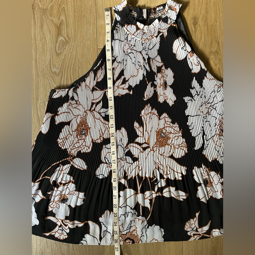 APT 9 Floral Pleated Swing Halter Top EUC - Picture 4 of 6